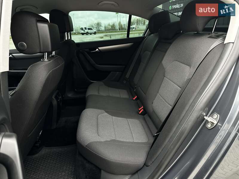 Седан Volkswagen Passat 2014 в Львове