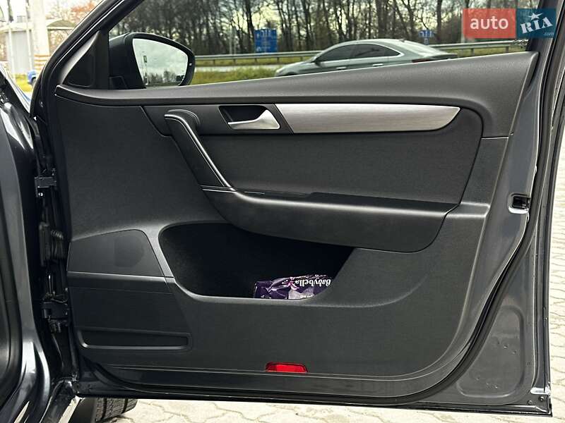 Седан Volkswagen Passat 2014 в Львове