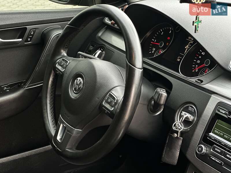 Седан Volkswagen Passat 2014 в Львове