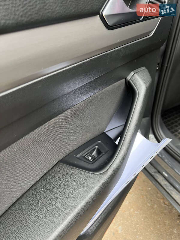 Седан Volkswagen Passat 2015 в Киеве фото 9 Седан Volkswagen Passat 2015 в Киеве