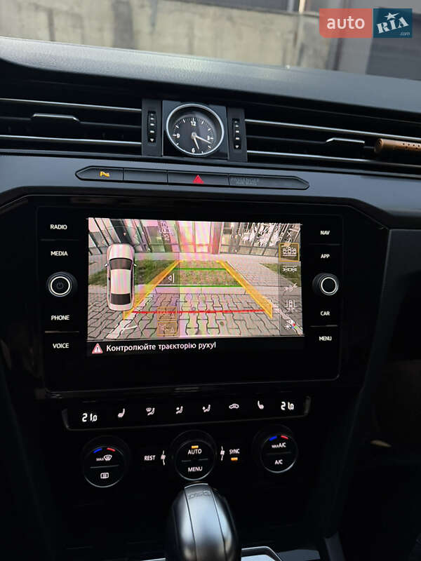 Седан Volkswagen Passat 2017 в Ивано-Франковске