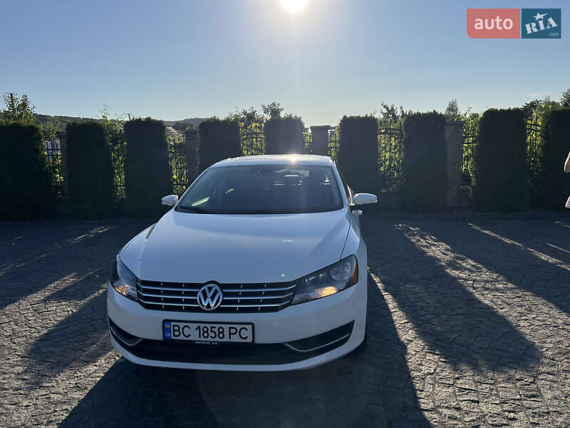 Седан Volkswagen Passat 2012 в Львове