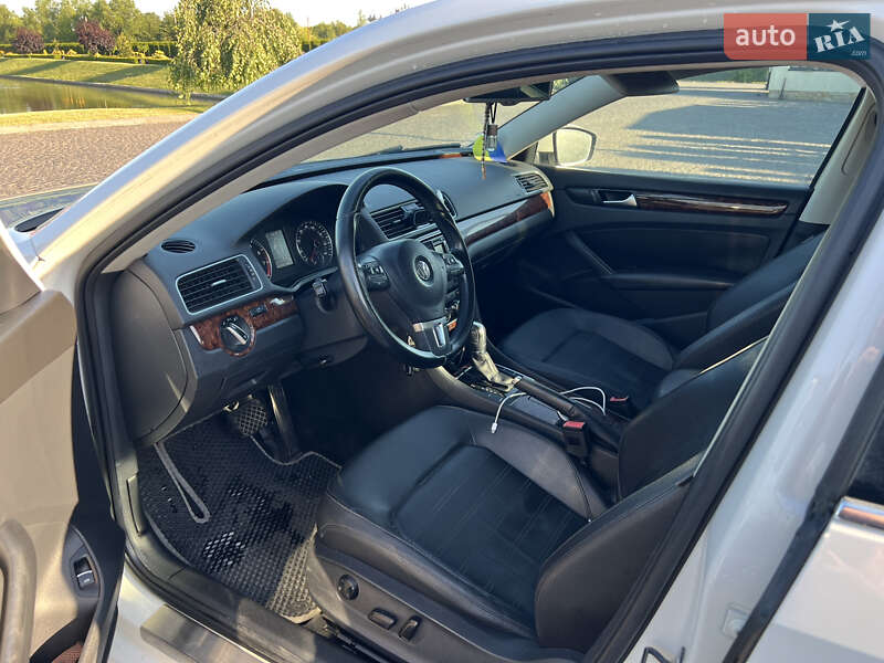 Седан Volkswagen Passat 2012 в Львове