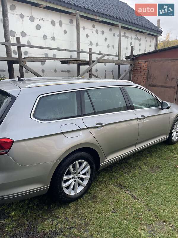 Универсал Volkswagen Passat 2015 в Ужгороде