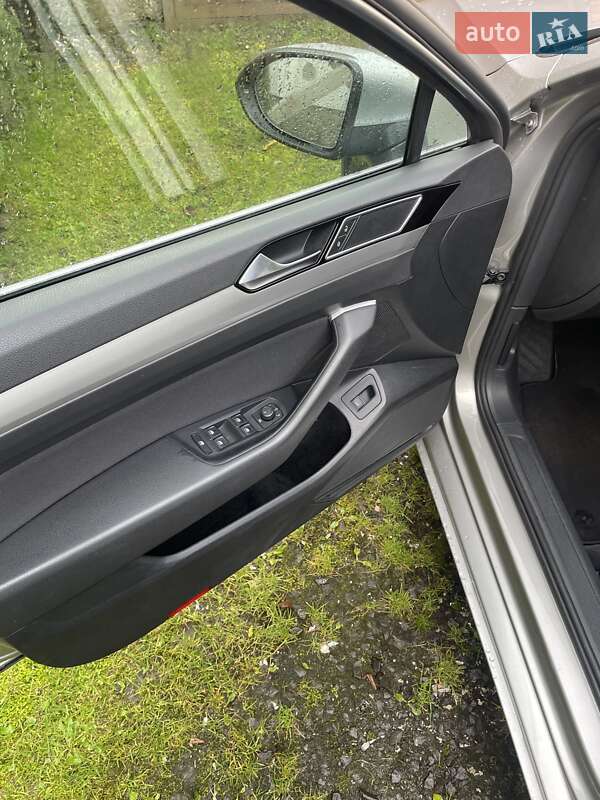 Универсал Volkswagen Passat 2015 в Ужгороде