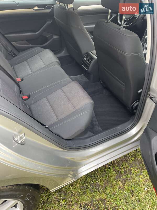 Универсал Volkswagen Passat 2015 в Ужгороде