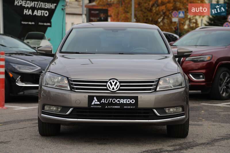 Седан Volkswagen Passat 2011 в Харькове