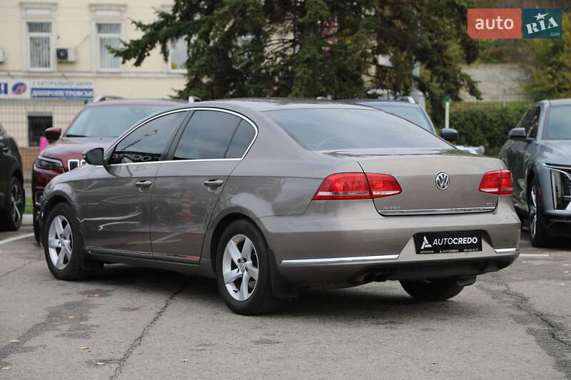 Седан Volkswagen Passat 2011 в Харькове