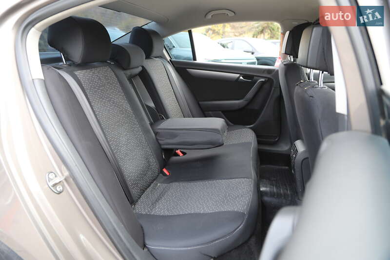 Седан Volkswagen Passat 2011 в Харькове