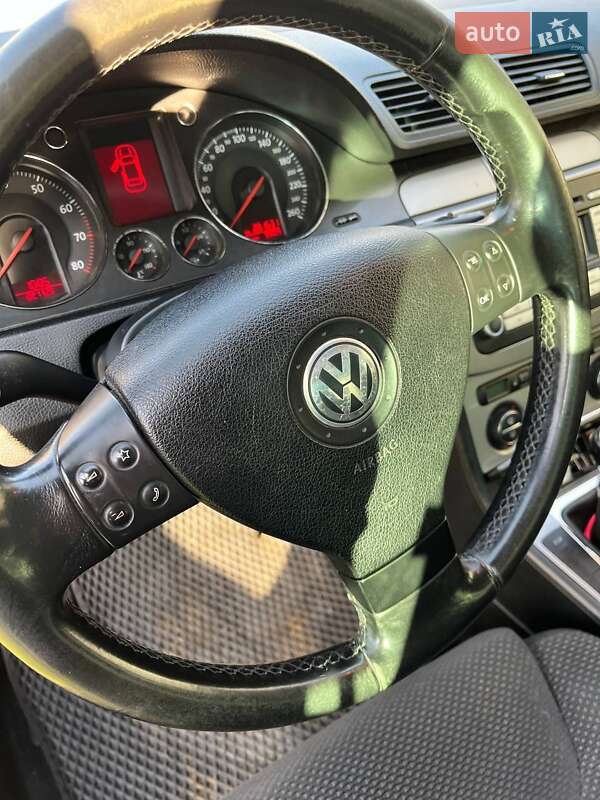 Седан Volkswagen Passat 2006 в Горбовой фото 12 Седан Volkswagen Passat 2006 в Горбовой