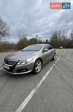 Седан Volkswagen Passat 2010 в Буче