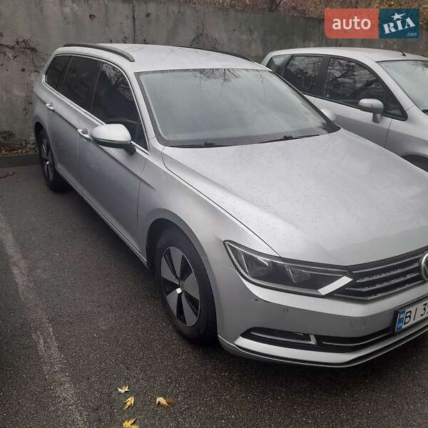 Универсал Volkswagen Passat 2016 в Киеве