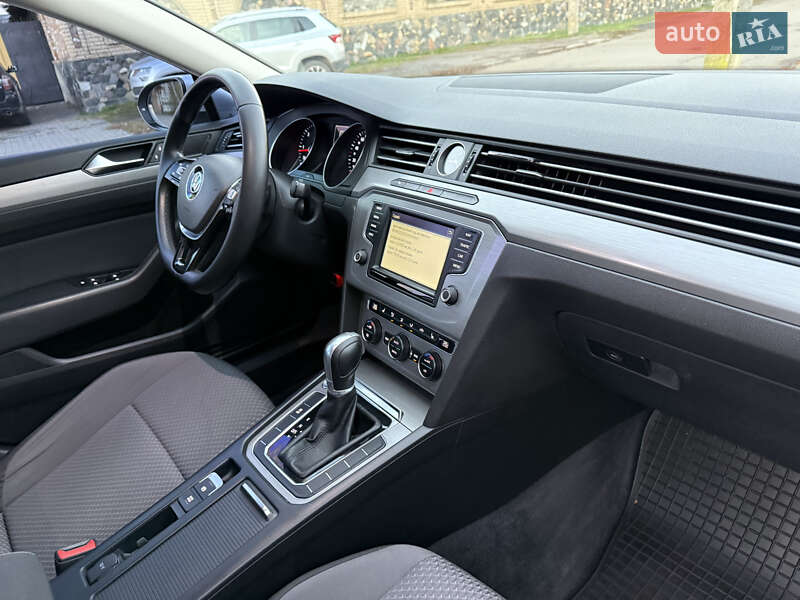 Универсал Volkswagen Passat 2016 в Луцке фото 21 Универсал Volkswagen Passat 2016 в Луцке