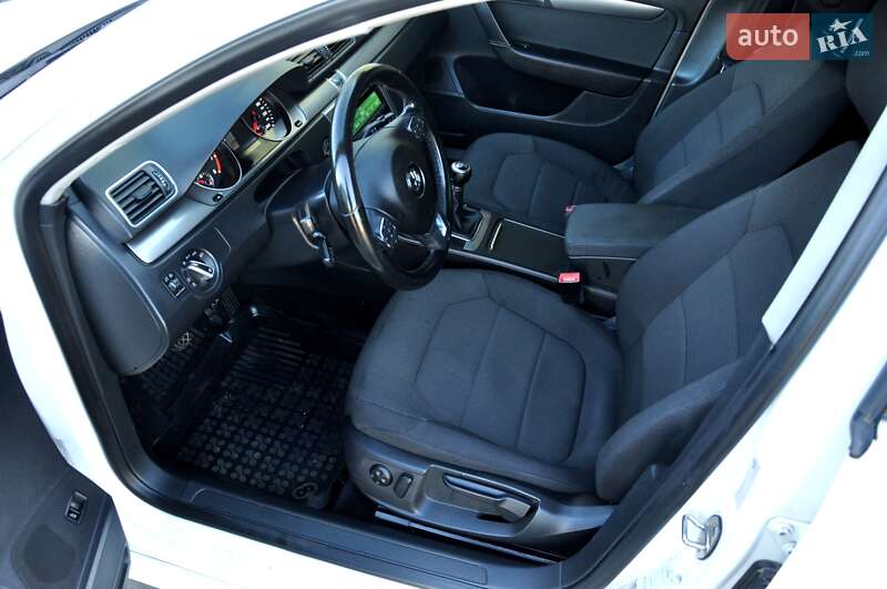Универсал Volkswagen Passat 2011 в Львове фото 15 Универсал Volkswagen Passat 2011 в Львове