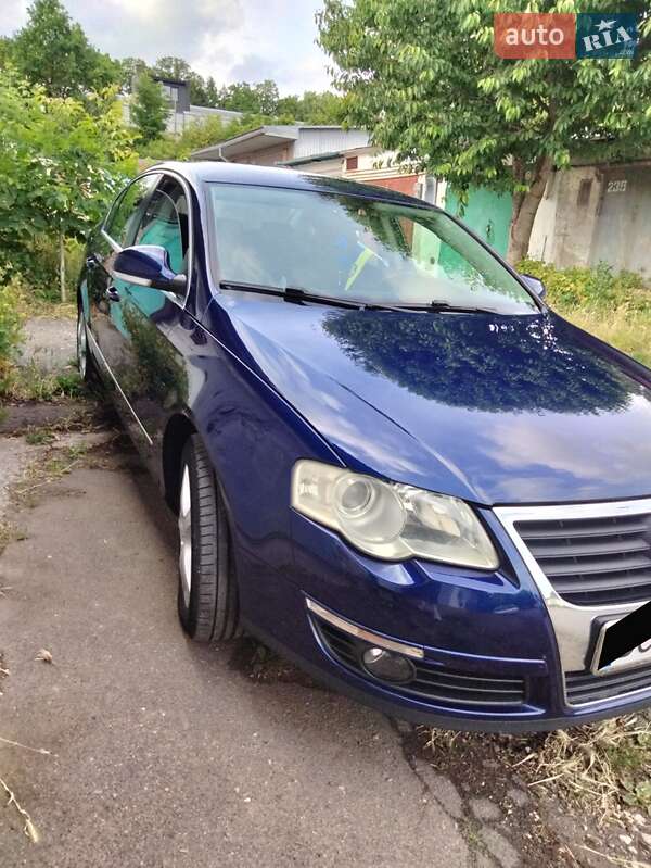 Седан Volkswagen Passat 2005 в Валках