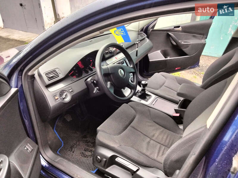 Седан Volkswagen Passat 2005 в Валках