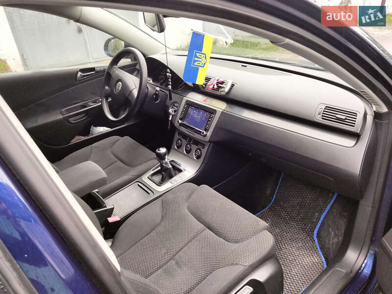 Седан Volkswagen Passat 2005 в Валках