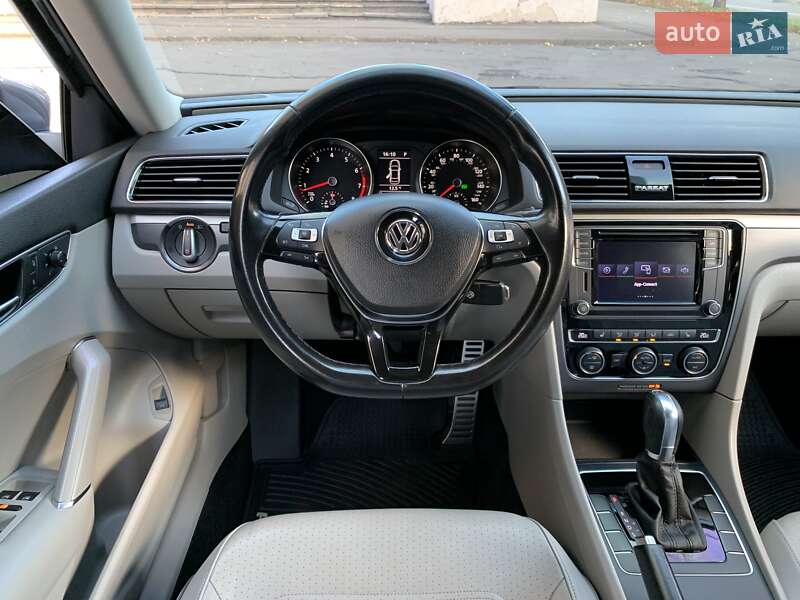 Седан Volkswagen Passat 2017 в Кривом Роге
