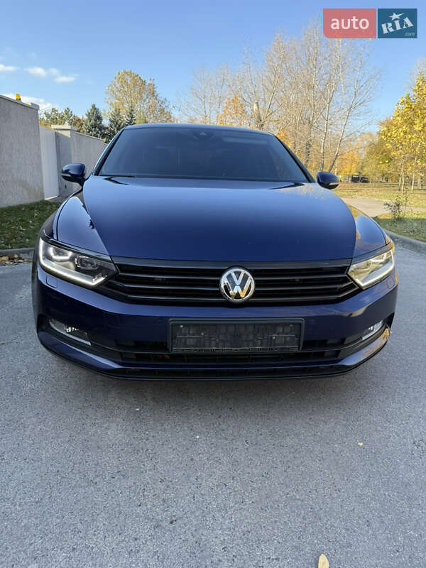 Седан Volkswagen Passat 2018 в Днепре