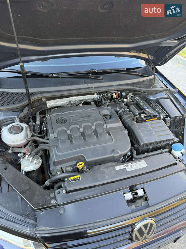 Седан Volkswagen Passat 2018 в Днепре
