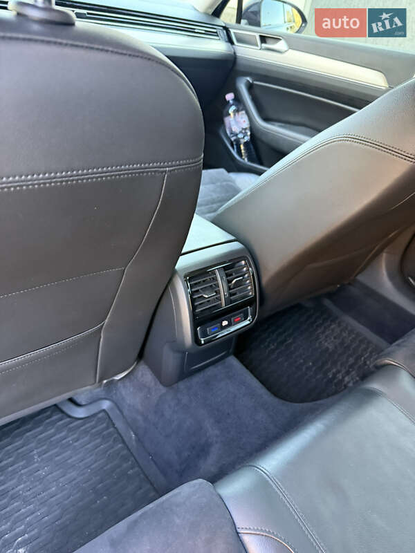 Седан Volkswagen Passat 2018 в Днепре