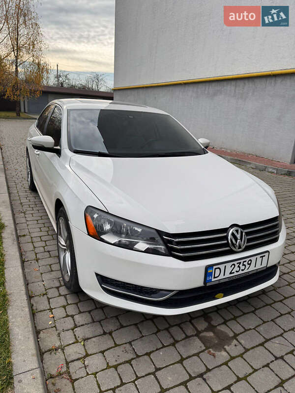 Седан Volkswagen Passat 2013 в Ивано-Франковске