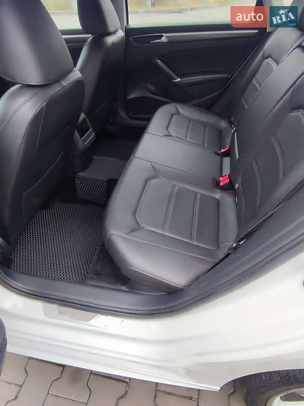 Седан Volkswagen Passat 2018 в Києві