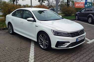 Седан Volkswagen Passat 2018 в Киеве