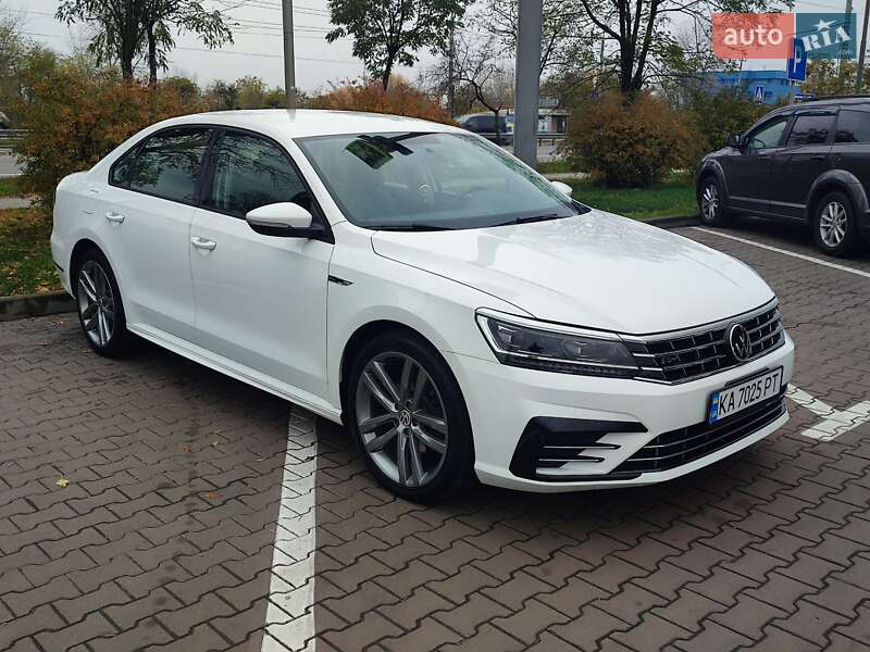 Седан Volkswagen Passat 2018 в Києві