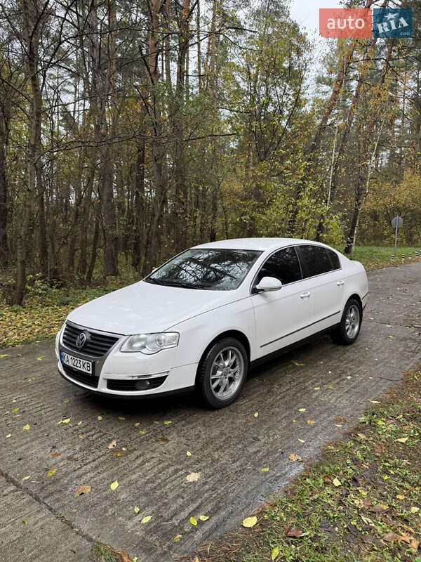 Седан Volkswagen Passat 2010 в Киеве