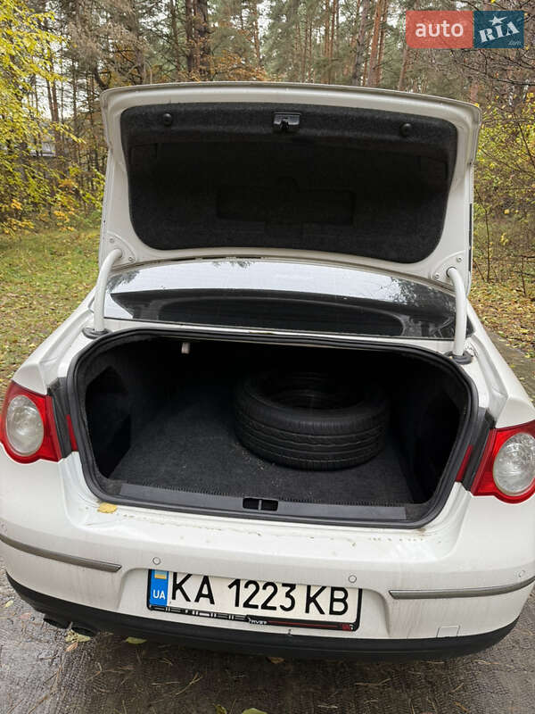 Седан Volkswagen Passat 2010 в Киеве