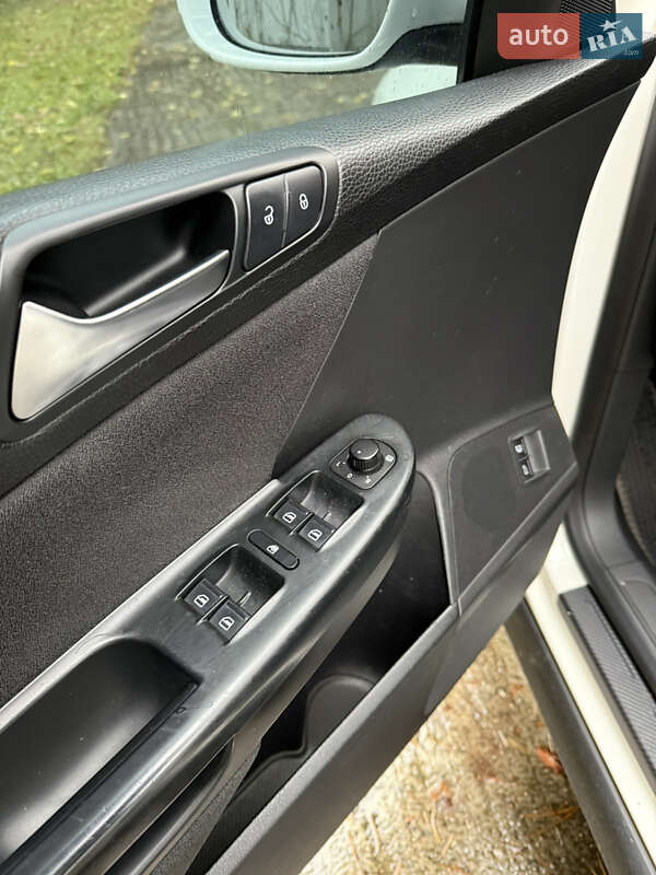 Седан Volkswagen Passat 2010 в Киеве