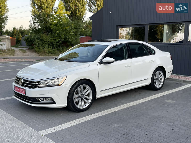 Седан Volkswagen Passat 2017 в Ровно