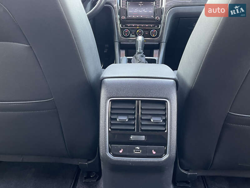 Седан Volkswagen Passat 2017 в Ровно
