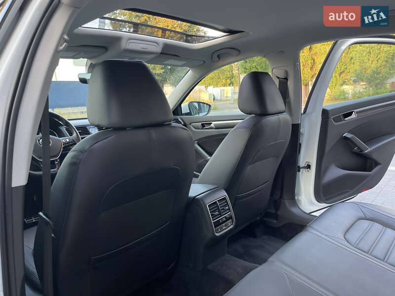 Седан Volkswagen Passat 2017 в Ровно
