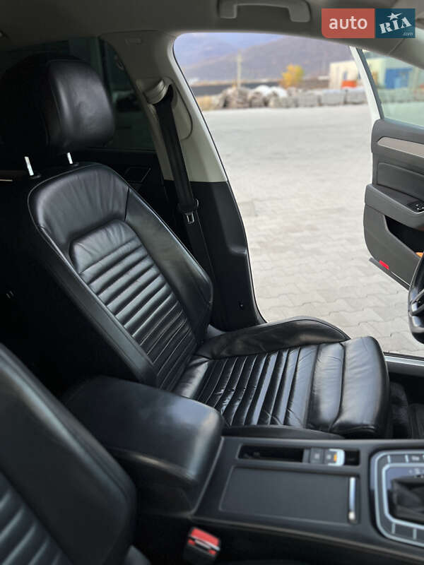 Седан Volkswagen Passat 2017 в Хусте