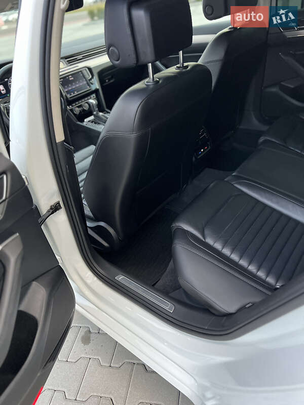 Седан Volkswagen Passat 2017 в Хусте