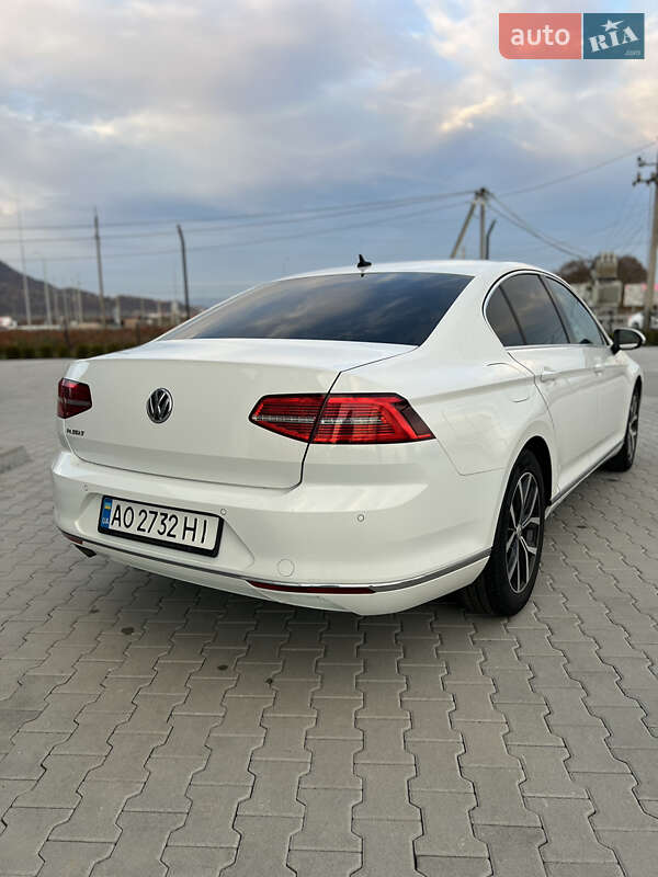 Седан Volkswagen Passat 2017 в Хусте