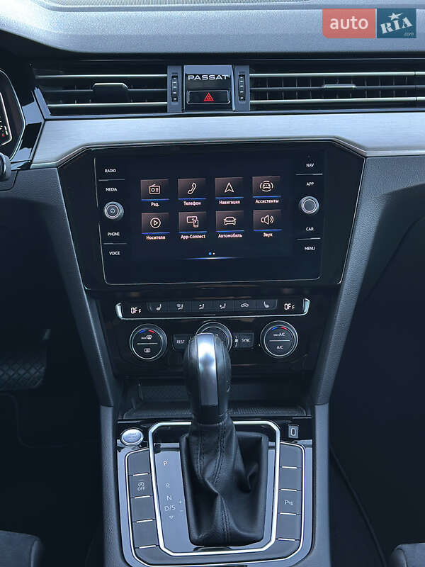 Універсал Volkswagen Passat 2020 в Ужгороді