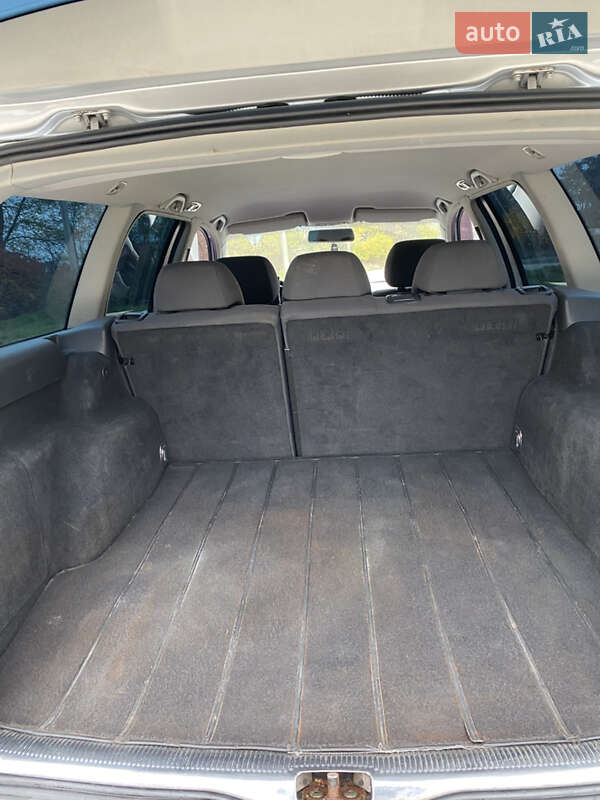 Универсал Volkswagen Passat 2004 в Вараше