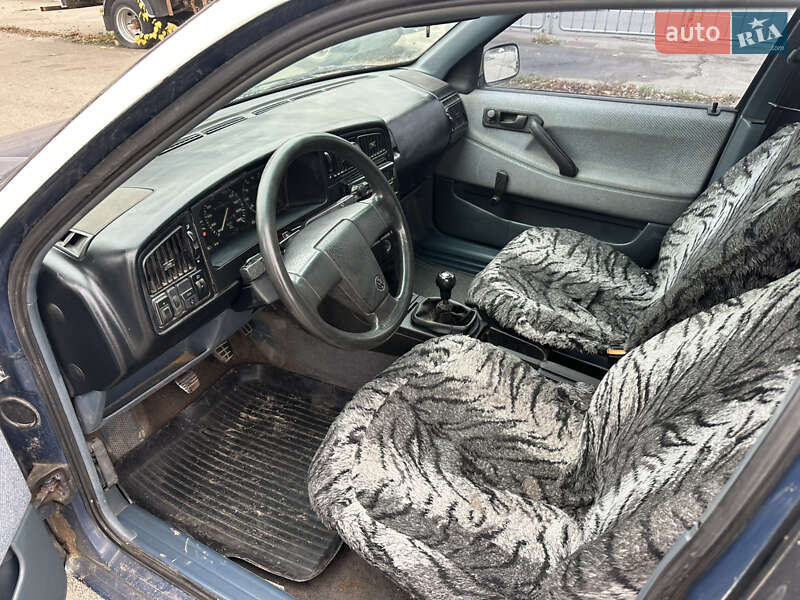 Универсал Volkswagen Passat 1990 в Киеве