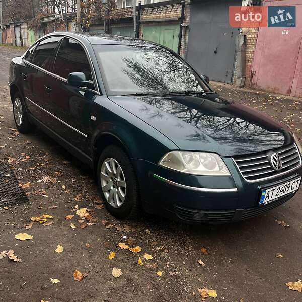Седан Volkswagen Passat 2001 в Киеве