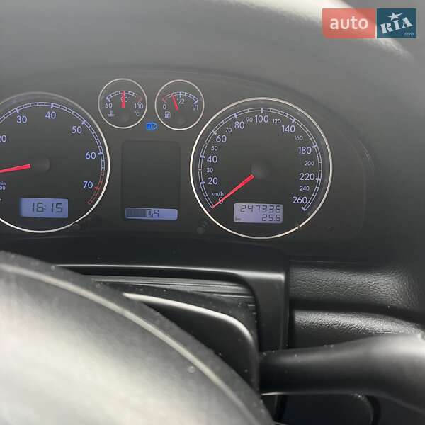 Седан Volkswagen Passat 2001 в Киеве