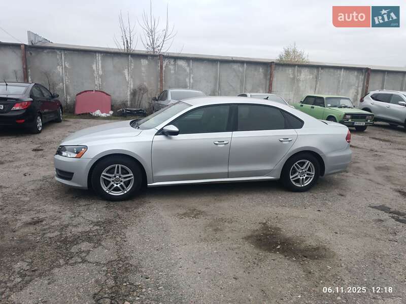 Седан Volkswagen Passat 2012 в Сумах