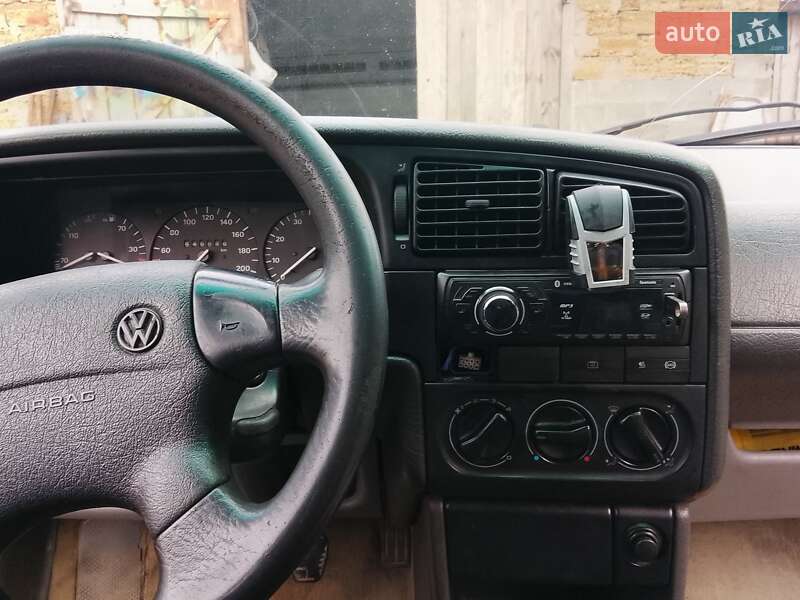 Седан Volkswagen Passat 1994 в Ровно