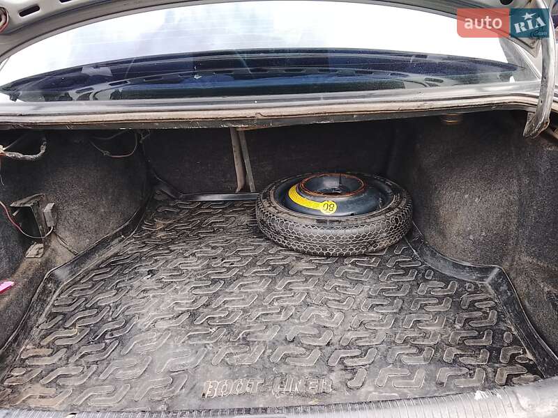 Седан Volkswagen Passat 1994 в Ровно