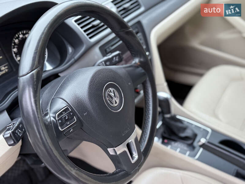 Седан Volkswagen Passat 2015 в Киеве