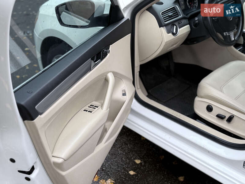 Седан Volkswagen Passat 2015 в Киеве