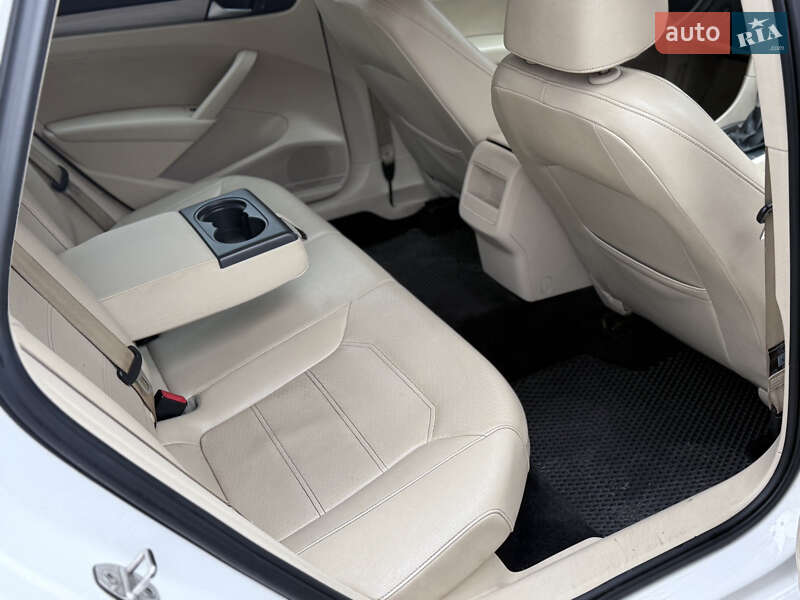Седан Volkswagen Passat 2015 в Киеве