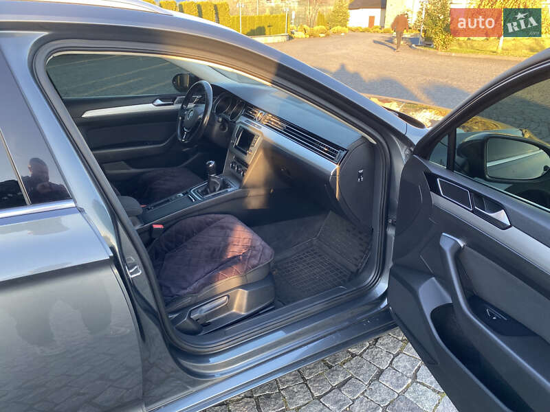 Универсал Volkswagen Passat 2015 в Жовкве